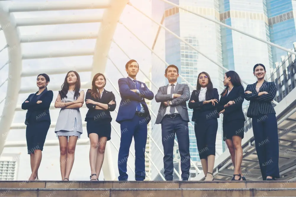 Centralized HR là mô hình tổ chức mà mọi hoạt động nhân sự được kiểm soát dưới một đầu mối hoặc nền tảng HRIS