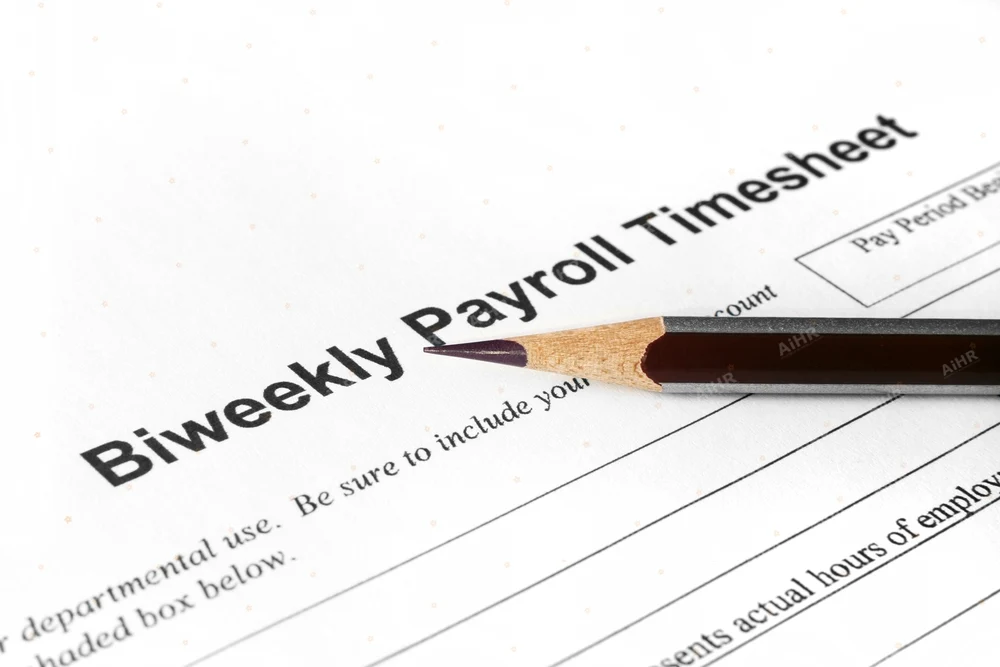 Biweekly pay là hình thức trả lương 2 tuần/lần, tức 26 kỳ/năm và có thể là 27 kỳ trong một số năm.